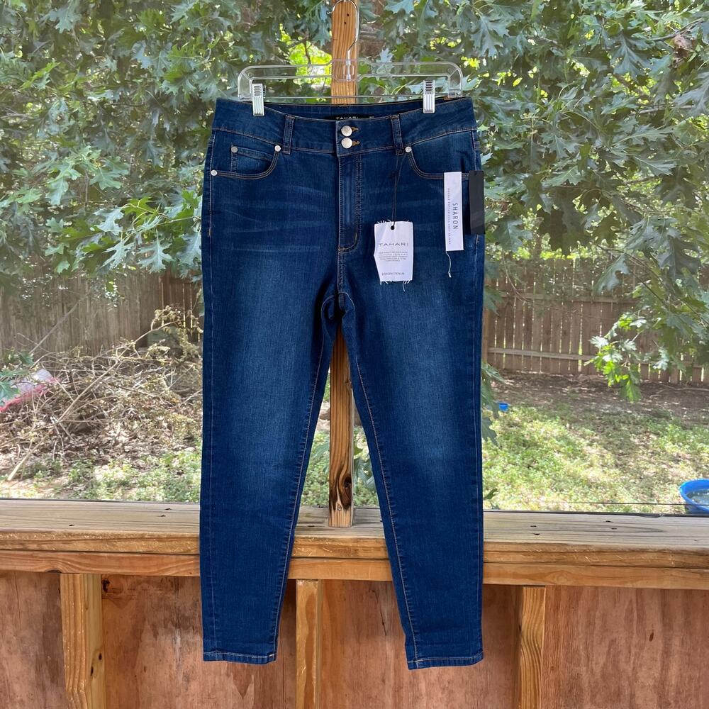 Tahari Women's Sharon Jeans Double Button Roll Cuff Skinny Size 16/33. NEW!